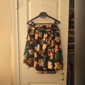Who what wear skirt sz M black with flowers